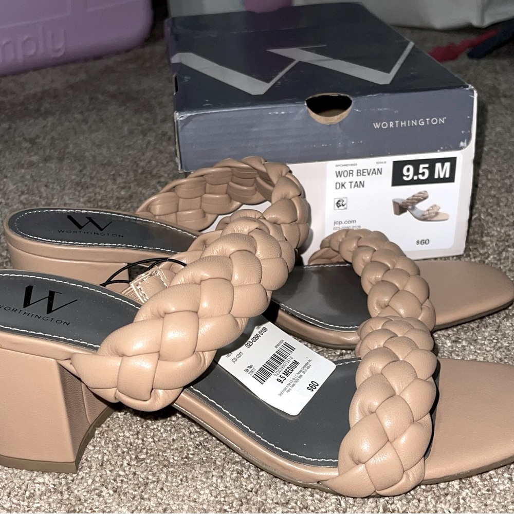 New with box ladies size 9.5 tan heels